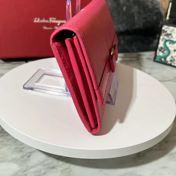 Salvatore Ferragamo Vara Bow Continental Wallet Pink with Gold Pinstripe. GUC - Picture 4 of 13